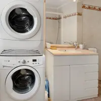 Baño con lavadora y secadora